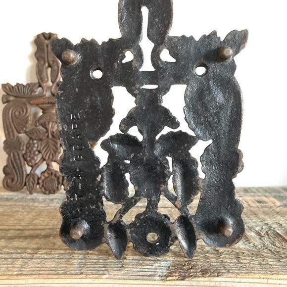 Cast iron trivets set of 2 - Picture 2 of 4